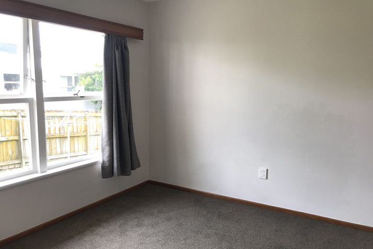 Photo of property in 2/497 Beach Road, Murrays Bay, Auckland, 0630