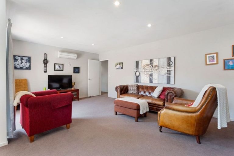 Photo of property in 43 Shortland Street, Wainoni, Christchurch, 8061