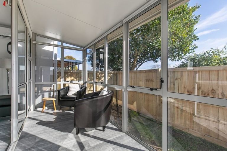 Photo of property in 2/42 Kenderdine Road, Papatoetoe, Auckland, 2025