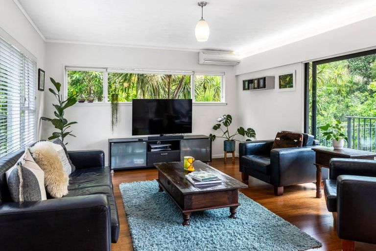 Photo of property in 68 Woodfern Crescent, Titirangi, Auckland, 0604
