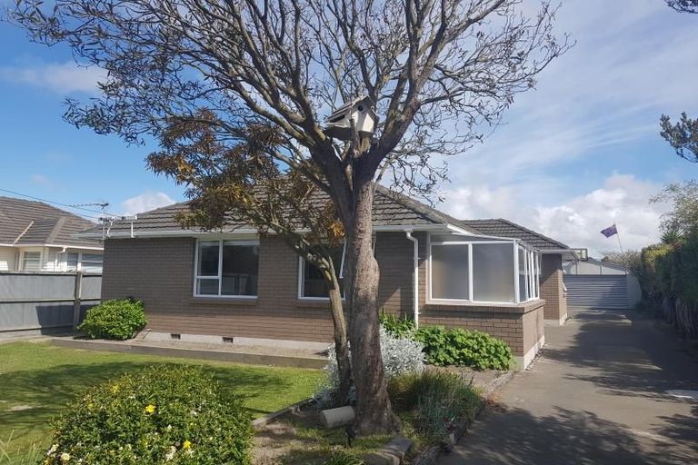 Photo of property in 21 Emlyn Place, Avondale, Christchurch, 8061