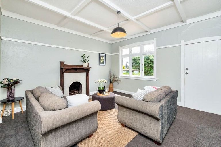 Photo of property in 19 Craigbank Avenue, New Lynn, Auckland, 0600