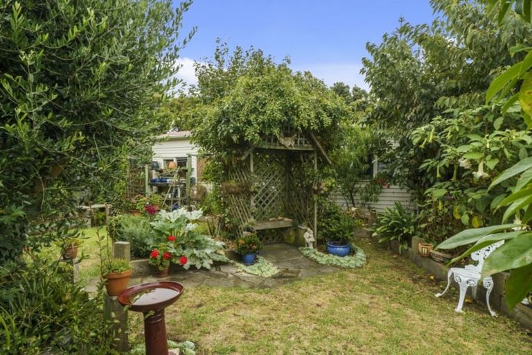 Photo of property in 36 Queens Road, Waikanae Beach, Waikanae, 5036