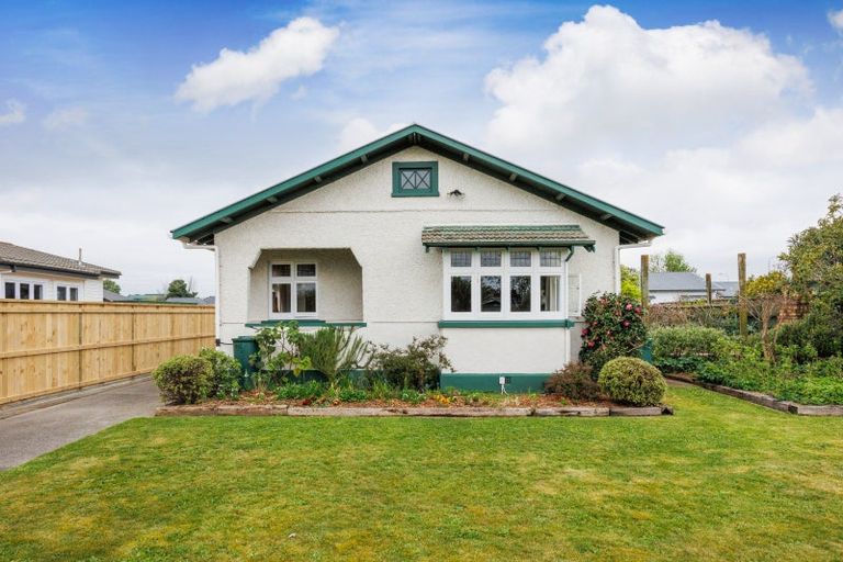 Photo of property in 27 Brightwater Terrace, Terrace End, Palmerston North, 4410