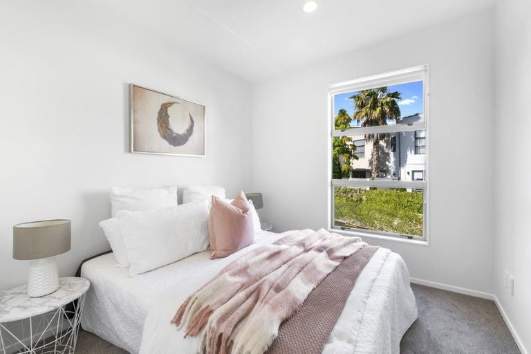 Photo of property in 5/40 Scarlet Oak Drive, Schnapper Rock, Auckland, 0632