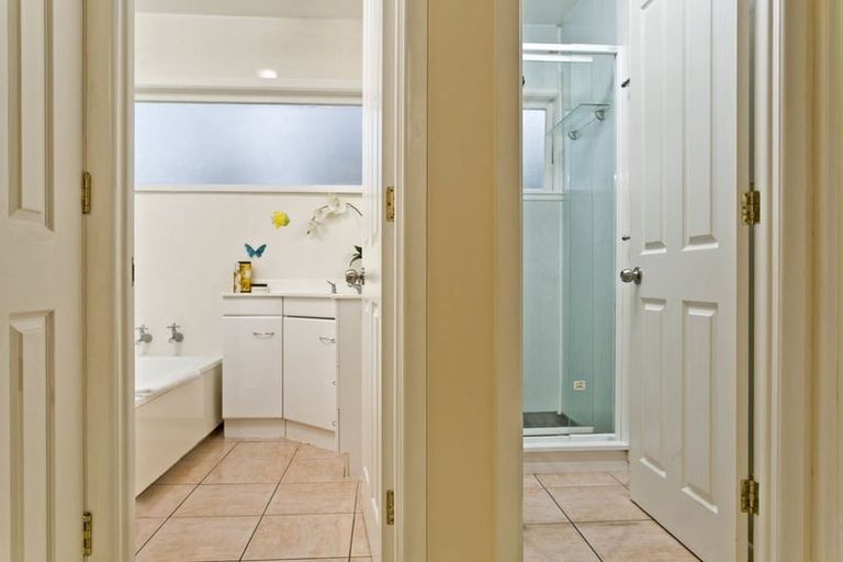 Photo of property in 1 Lynn Road, Bayview, Auckland, 0629