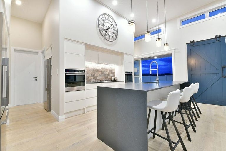 Photo of property in 11 Maturiki Drive, One Tree Point, 0118
