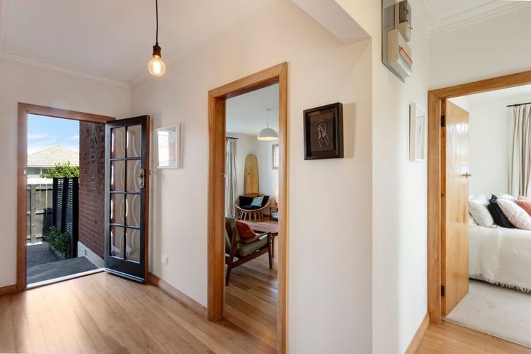 Photo of property in 92 Hargest Crescent, Saint Clair, Dunedin, 9012