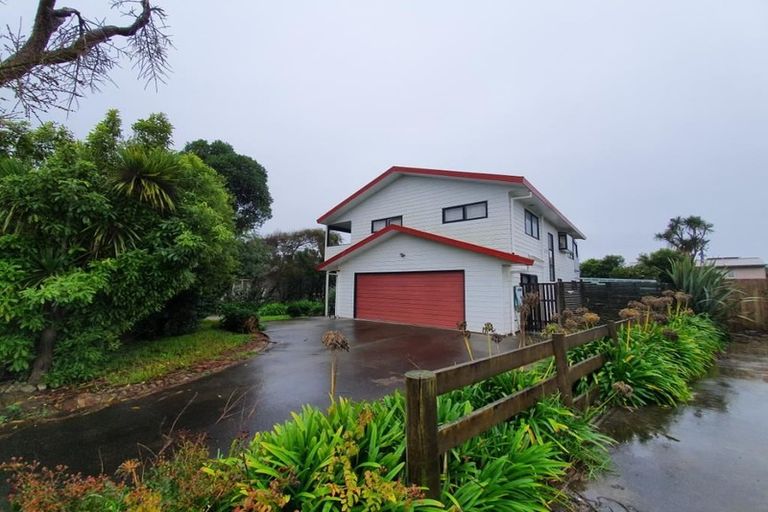 Photo of property in 23 Clarks Beach Road, Clarks Beach, 2122