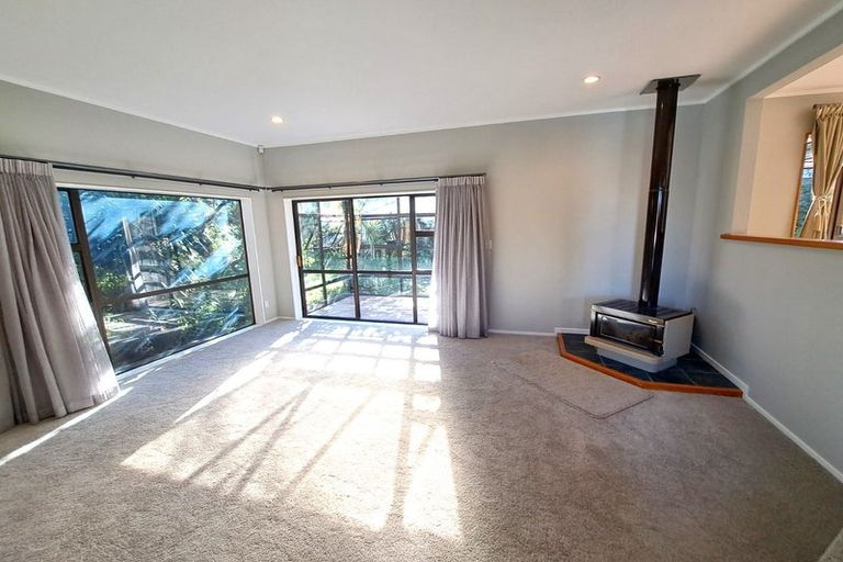 Photo of property in 6 Delisle Place, Windsor Park, Auckland, 0632