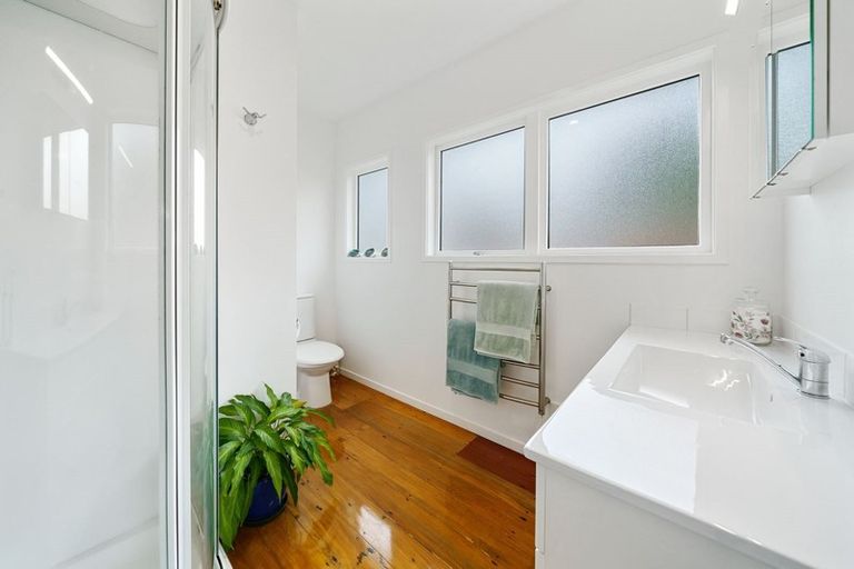 Photo of property in 18 Saint Edmund Crescent, Tawa, Wellington, 5028