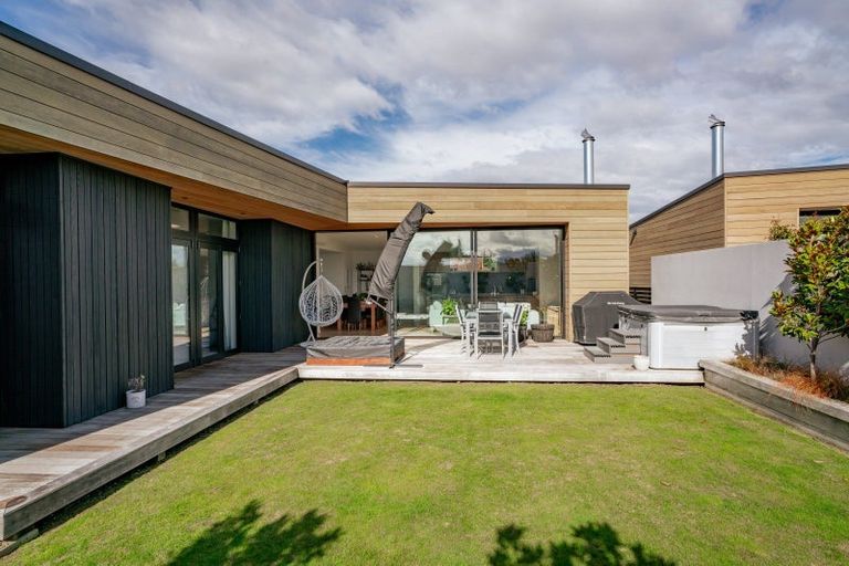 Photo of property in 2b Stackbrae Avenue, Wanaka, 9305