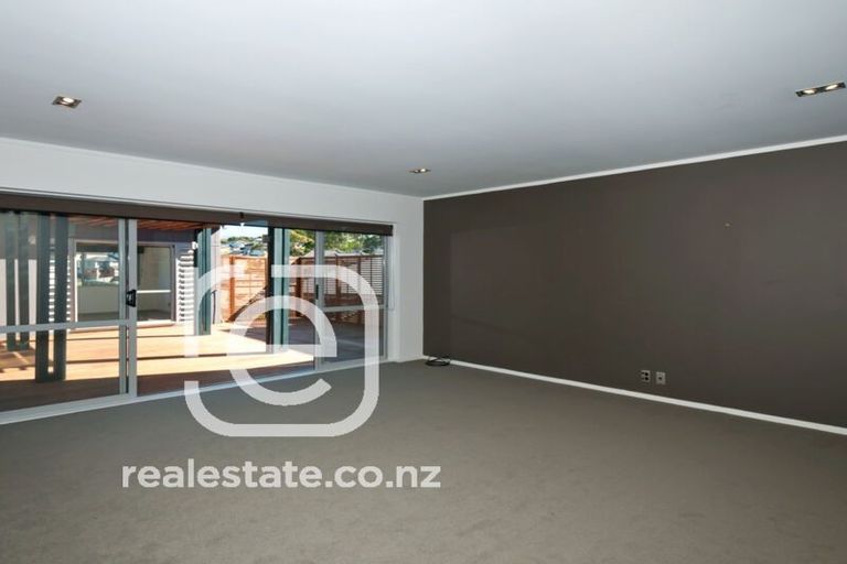 Photo of property in 62 Rising Parade, Fairview Heights, Auckland, 0632