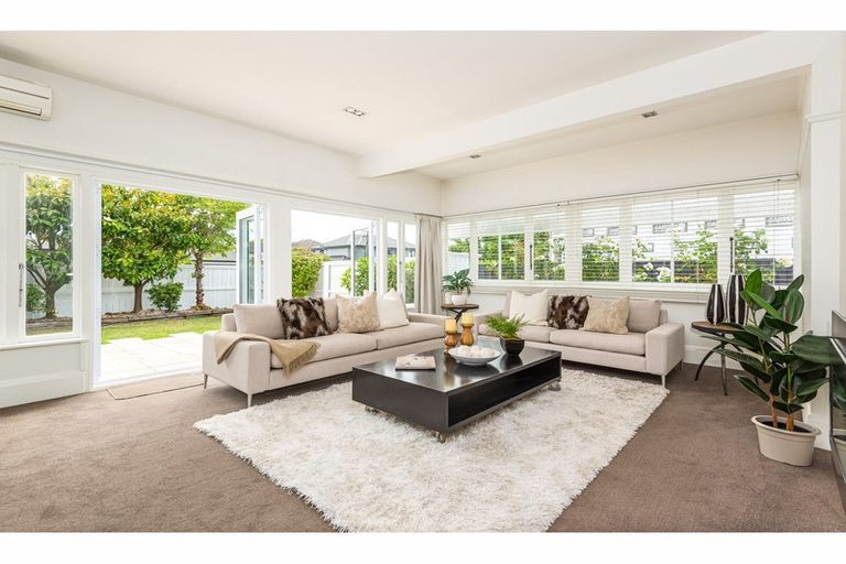 Photo of property in 52 Hawkesbury Avenue, St Albans, Christchurch, 8014