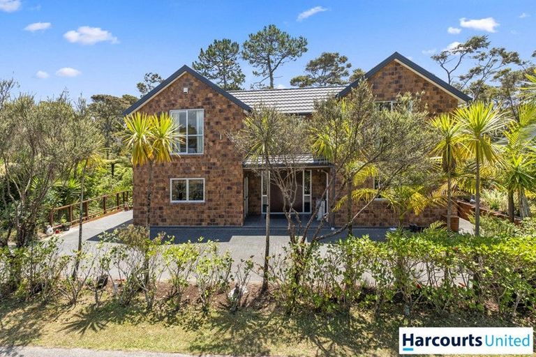 Photo of property in 35 Godley Road, Green Bay, Auckland, 0604