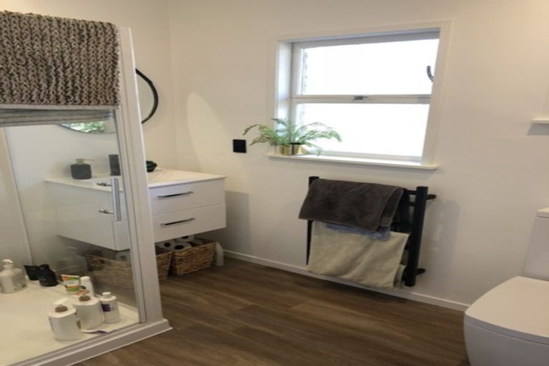 Photo of property in 2/1 Bellcroft Place, Belmont, Auckland, 0622