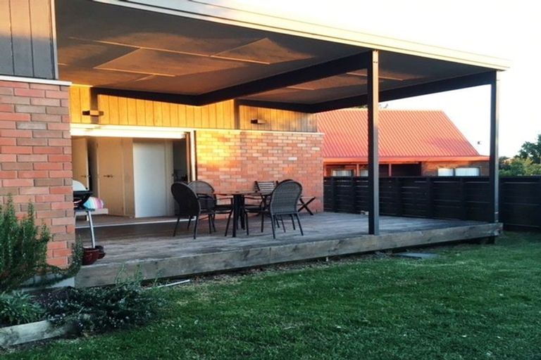 Photo of property in 32 Norcross Avenue, Henderson, Auckland, 0612