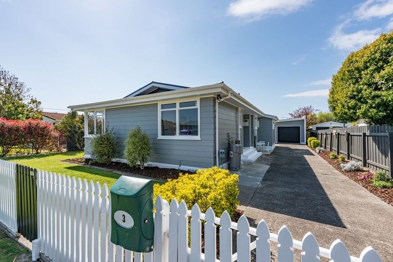 Photo of property in 3 Martin Street, Waikanae, 5036