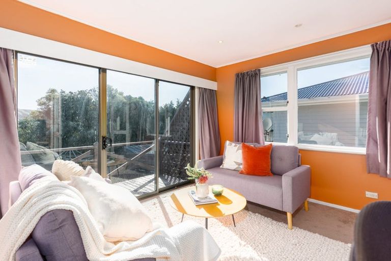 Photo of property in 33 Lynda Avenue, Paparangi, Wellington, 6037