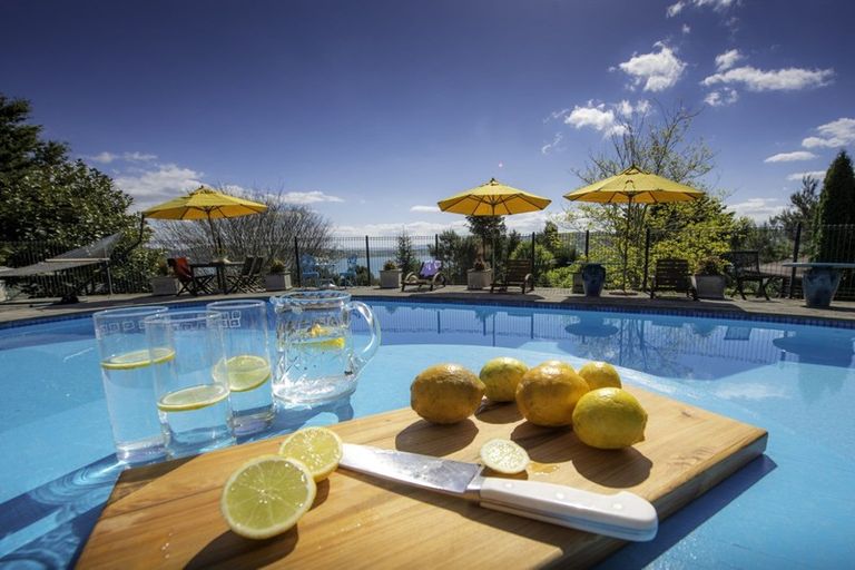 Photo of property in 105 Tahunatapu Road, Parua Bay, Whangarei, 0174