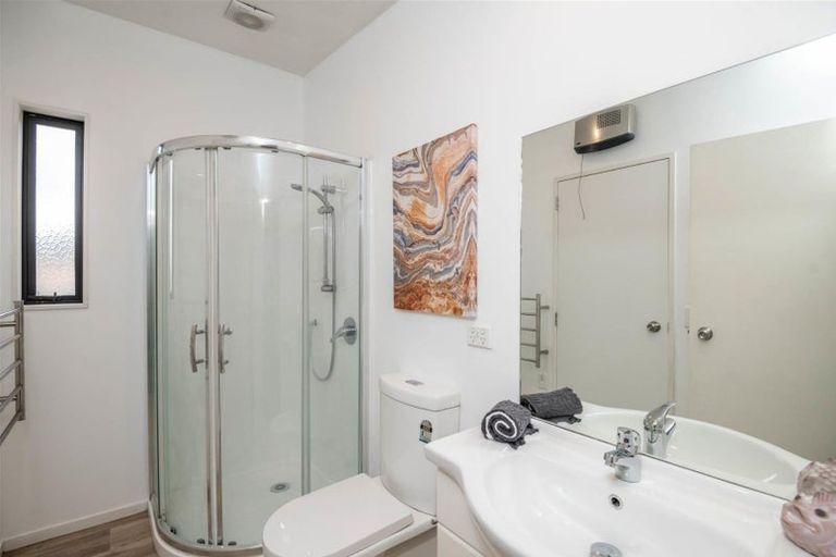 Photo of property in 106b Glanmire Road, Newlands, Wellington, 6037