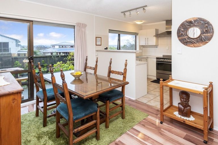 Photo of property in 2/1 Glenside Avenue, Pakuranga, Auckland, 2010