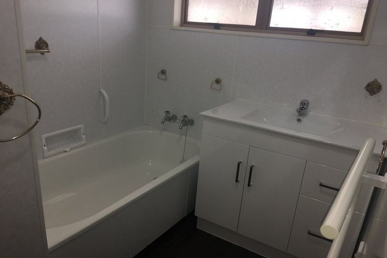 Photo of property in 2/30 Whitley Avenue, Ebdentown, Upper Hutt, 5018