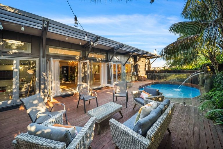 Photo of property in 129 Kaipara Road, Papakura, 2582