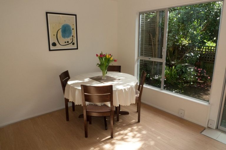 Photo of property in 9/18 Parr Terrace, Castor Bay, Auckland, 0620