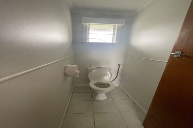 Photo of property in 12 Mawney Road, Henderson, Auckland, 0610