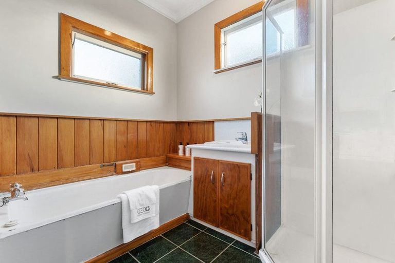 Photo of property in 55 Eastglen Road, Glen Eden, Auckland, 0602