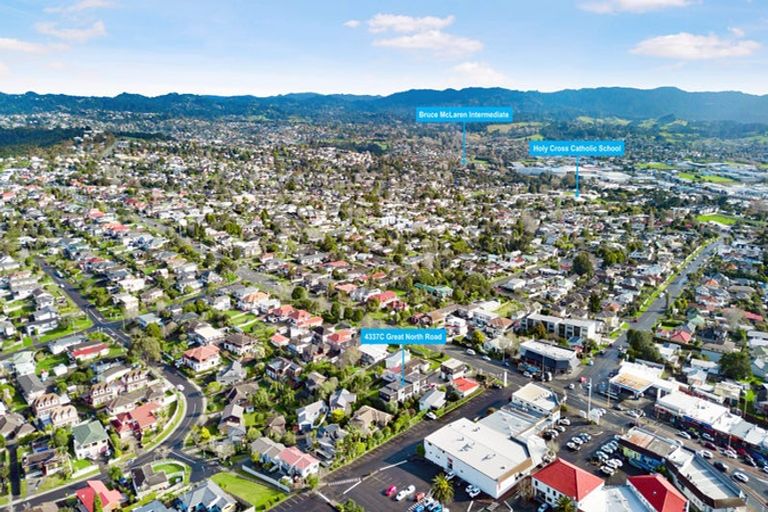 Photo of property in 4337c Great North Road, Glendene, Auckland, 0602