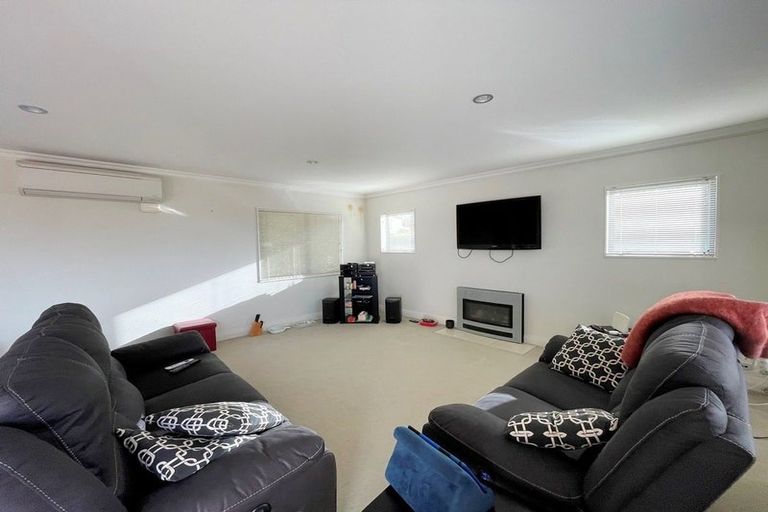 Photo of property in 6 Mcwhirters Farm Lane, Massey, Auckland, 0614