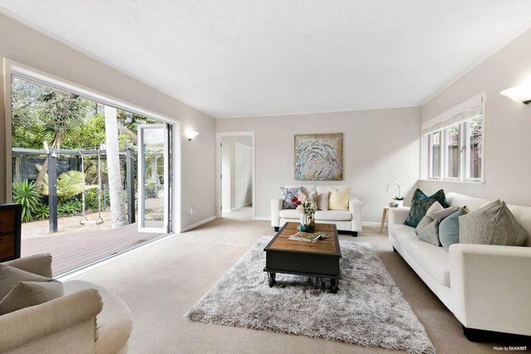 Photo of property in 88 Saddleback Rise, Murrays Bay, Auckland, 0630