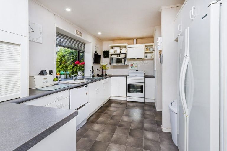 Photo of property in 11 Serrata Place, Browns Bay, Auckland, 0630