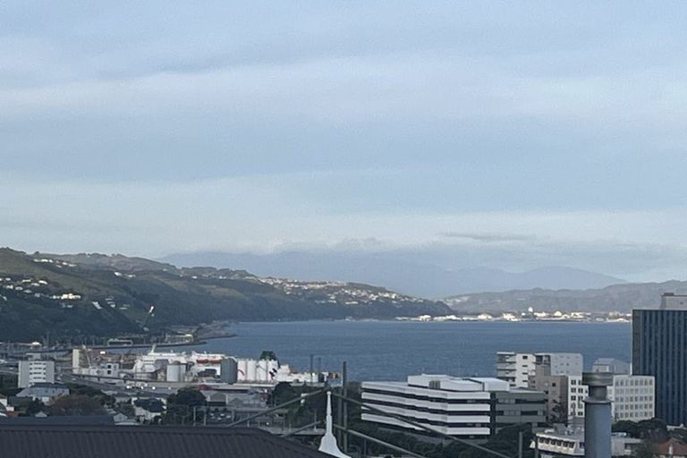 Photo of property in 4/15 Upper Lewisville Terrace, Thorndon, Wellington, 6011