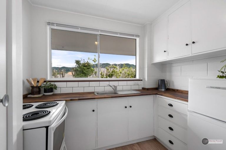 Photo of property in 44i Whites Line West, Woburn, Lower Hutt, 5010