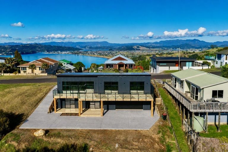 Photo of property in 116 Centennial Drive, Whitianga, 3510
