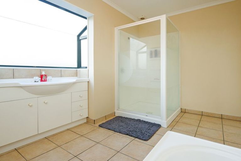 Photo of property in Maddison Apartments, 2/6c Queen Street, Palmerston North, 4410