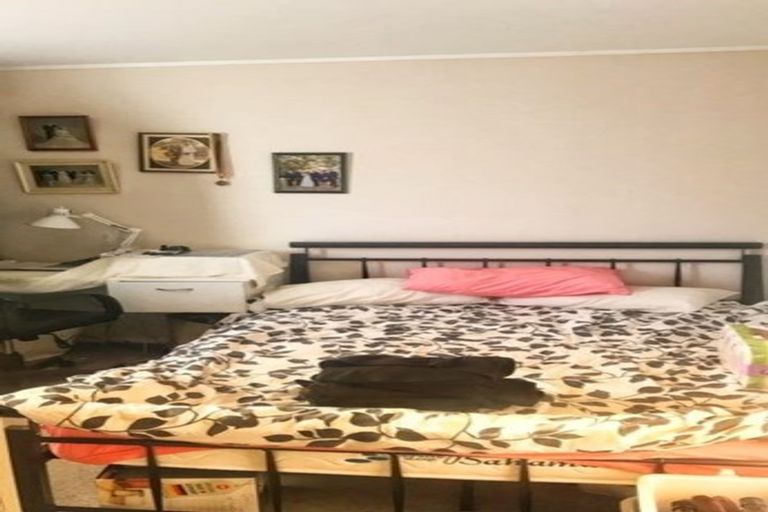 Photo of property in 6a Holman Road, Te Atatu Peninsula, Auckland, 0610