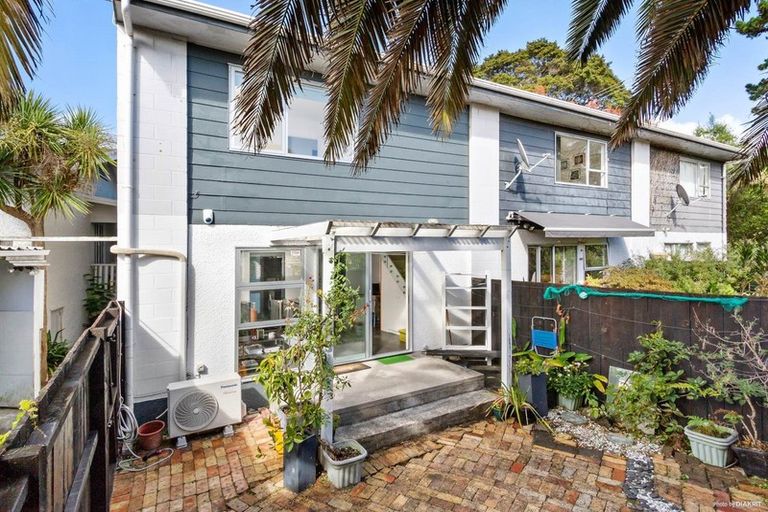 Photo of property in 2/42 Rata Street, New Lynn, Auckland, 0600