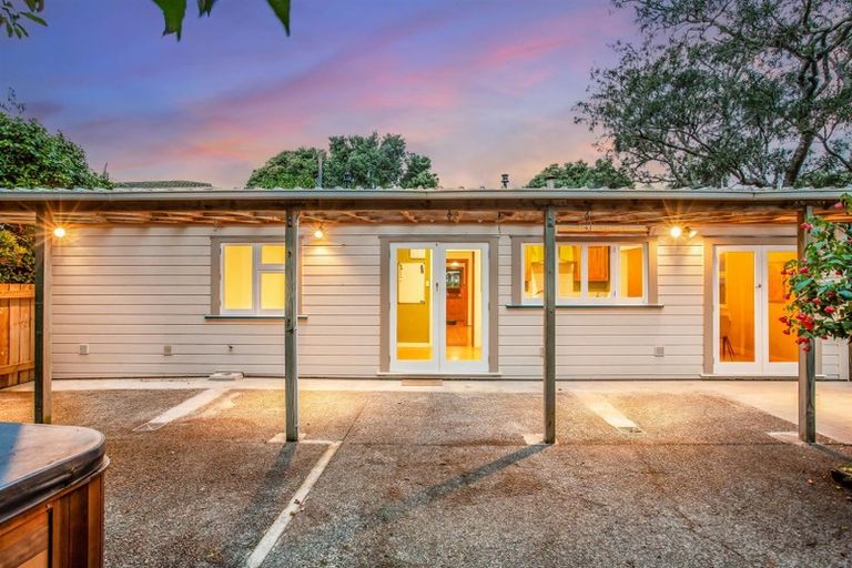 Photo of property in 5 Airlie Road, Plimmerton, Porirua, 5026