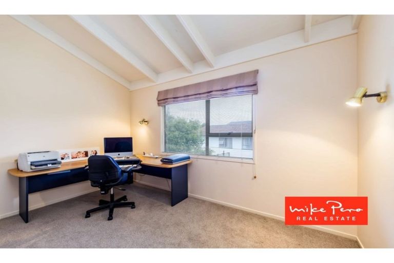 Photo of property in 7 Pokapu Street, Titirangi, Auckland, 0600