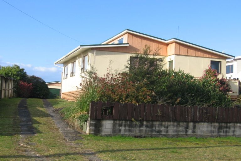 Photo of property in 404 Linton Crescent, Whangamata, 3620