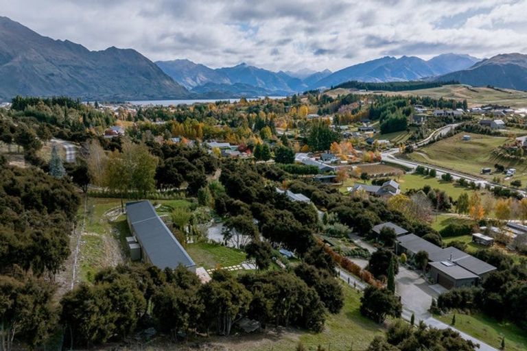 Photo of property in 18 Hidden Hills Drive, Wanaka, 9305