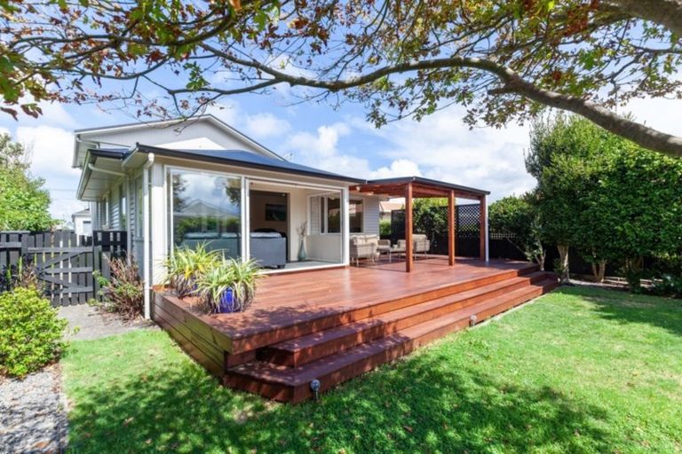 Photo of property in 8 Massey Street, Westown, New Plymouth, 4310