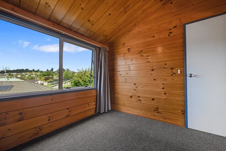 Photo of property in 9 Empressa Heights, Helensville, 0800