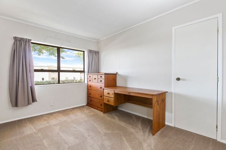 Photo of property in 1/2 West Street, Papakura, 2110