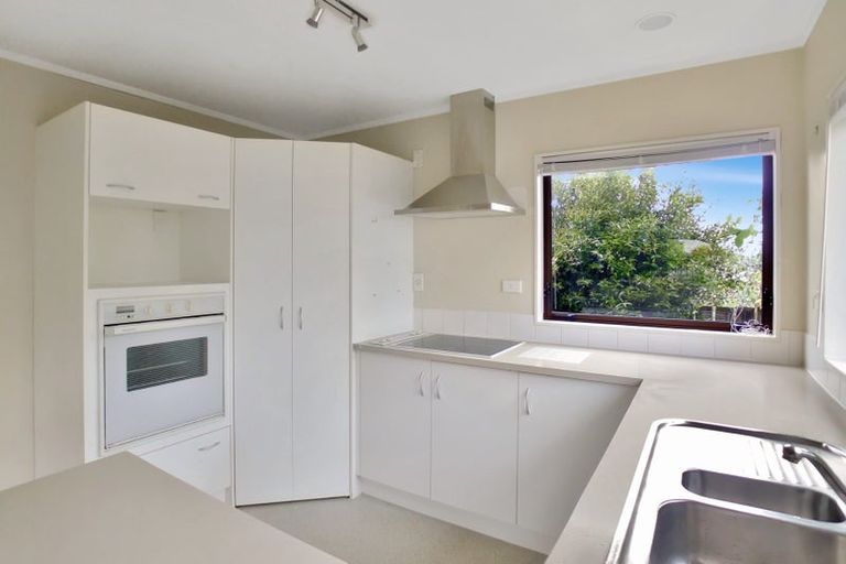 Photo of property in 1/31 Glucina Avenue, West Harbour, Auckland, 0618