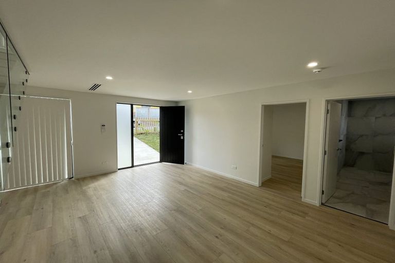 Photo of property in 5a Merton Avenue, Glenfield, Auckland, 0627